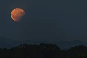 Lunar Eclipse Photography Imprime: Partial lunar eclipse, the shadow of the earth is projected onto the moon