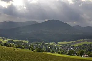 Deserted Village View Imprime: Partial view of Hernstein, Triestingtal valley