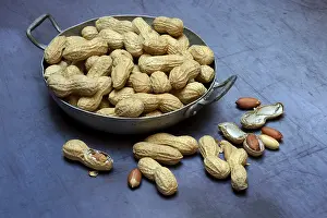 Still Life Cuisine Imprime: Peanuts in shell, Germany