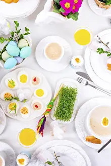 Traditional Easter Meal Ideas Imprime: The perfect table with colorful table decorations for Easter
