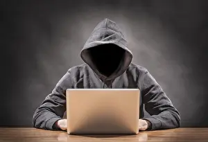 Data Security Threats Imprime: picture of a hacker on a computer