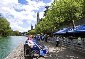 French Religious Landmarks Imprime: Pilgrims in front of the Baths