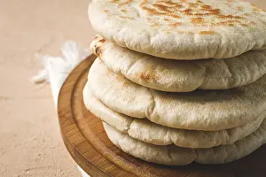 Pita Bread Imprime: Pita bread, stack, on the table, no people