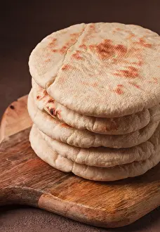 No People In Frame Imprime: Pita bread, stack, on the table, no people