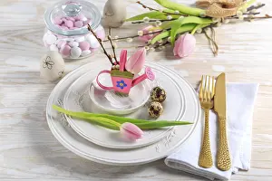 Easter Table Decoration Imprime: Place setting for Easter table with spring flowers