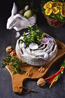 Decorative Easter Treats Imprime: Polish Easter cake with nuts and chocolate