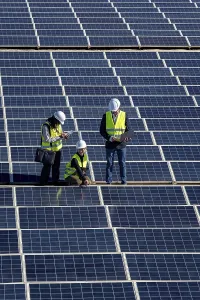 Renewable Energy Technology Imprime: Engineers are inspecting a large solar panel array