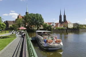 Eastern European Religious Landmarks Imprime: Excursion boat on the River Oder