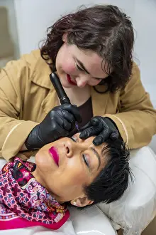 Permanent Makeup Imprime: Professional technician using a microblading tool