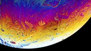 Deserted Interior Space Photo Imprime: Rainbow soap bubble on a dark background