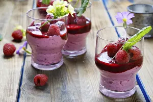 Unhealthy Sweets Imprime: Raspberry mousse in glasses