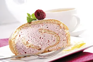 Sweet Dessert Table Imprime: Raspberry spongecake roll