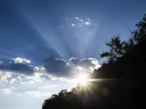 Empty Austrian Landscapes Imprime: Rays of sunshine breaking through clouds