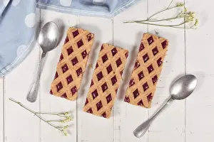 Fruit Preserves Pie Imprime: Rectangular slices of pie called Linzer Torte
