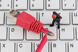 Data Transmission Online Imprime: A red network cable of a computer