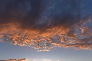 Overcast Bavarian Sky Imprime: Reddish clouds in the evening sky