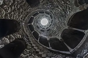 Sintra Castle Imprime: The reverse tower, initiation well