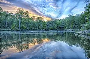 Uninhabited Cloudy Skies Imprime: River reflection of clouds over wide angle