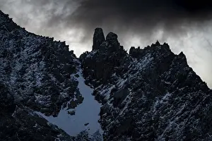 Dramatic Cloud Atmosphere Imprime: Rock ridge with dramatic clouds