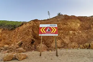 Unstable Cliffs Portugal Imprime: ROCKFALL UNSTABLE CLIFFS