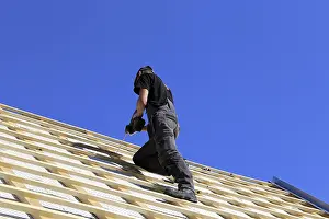 Roofer At Work Imprime: Roofer or carpenter at work