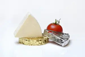 Processed Cheese Imprime: Round and triangular processed cheese with tomato