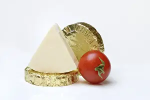 Processed Cheese Imprime: Round and triangular processed cheese with tomato