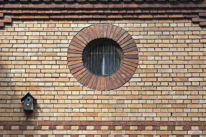 Brick Wall Architecture Imprime: A round window, also called oculus