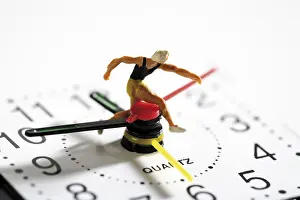 Clock Face Close Up Imprime: Runner on a clock: time is running out