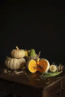 Root Vegetable Still Life Imprime: A rustic still life featuring pumpkins