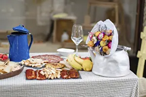 Rustic Landscape Photography Imprime: A rustic picnic setup on a checkered tablecloth