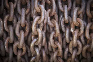 Uninhabited Full Format Image Imprime: Rusty chains