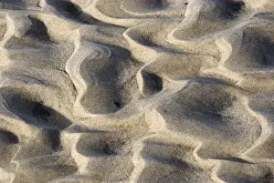Deserted Sandy Ocean Beaches Imprime: Sand structures, created by waves and wind