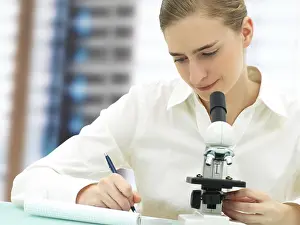 Female Scientist Microscope Imprime: Scientist working with a microscope