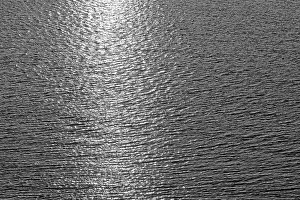 German Black And White Photography Imprime: Sea surface with small waves and light reflections