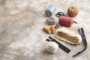 Sewing Accessories Imprime: Sewing accessories: scissors, thread