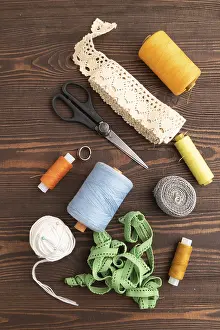Sewing Accessories Imprime: Sewing accessories: scissors, thread