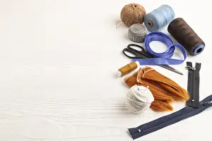 Embroidery Equipment Imprime: Sewing accessories: scissors, thread