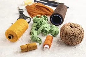 Sewing Accessories Imprime: Sewing accessories: scissors, thread