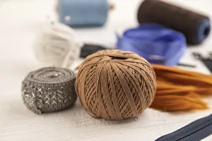 Sewing Accessories Imprime: Sewing accessories: scissors, thread