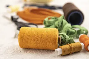 Sewing Accessories Imprime: Sewing accessories: scissors, thread