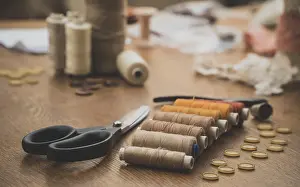 Woman At Work Imprime: Sewing concept. Scissors, threads and buttons