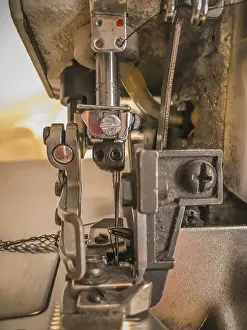 Traditional Crafting Tools Imprime: Sewing Machine