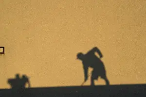 Human Being At Work Imprime: Shadow of a construction worker