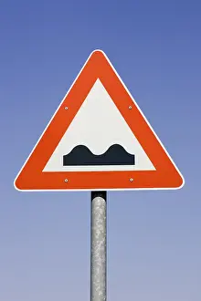Street Traffic Signs Imprime: Sign: Indication of bumpy road