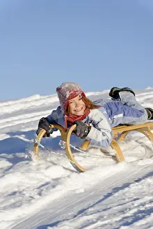 Child In Snow Imprime: Sledding