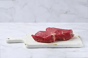 Raw Beef Steak Imprime: Slice of raw top side beef steak
