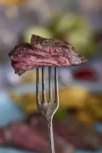 Meat Dish Images Imprime: Slice of steak on a fork