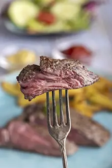 Steak Meal Ideas Imprime: Slice of steak on a fork