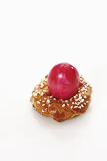 Decorative Pastries Imprime: Small savarin with Easter egg, Easter pastry